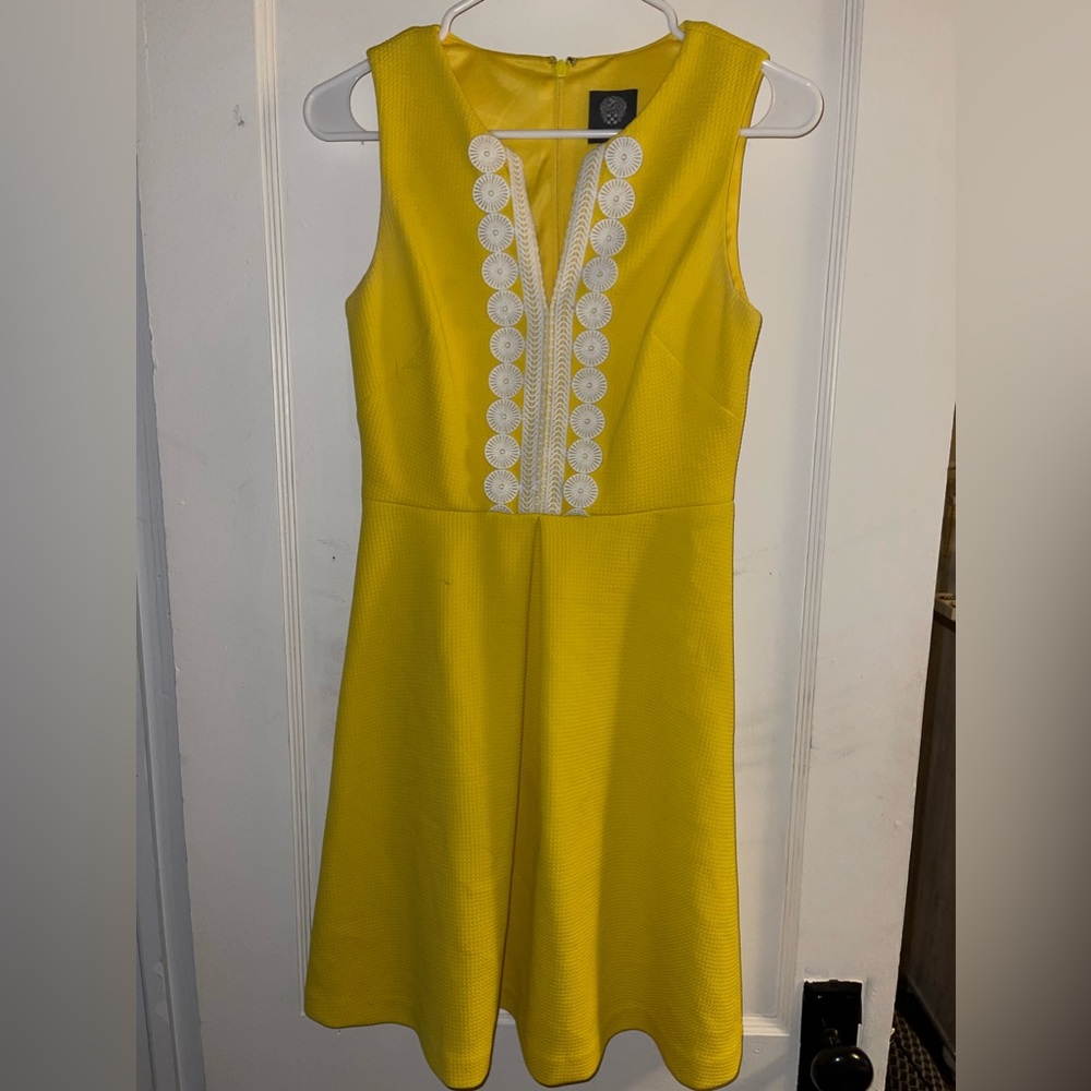 Vince Camuto Yellow Dress size 2. Great for work or formal functions
